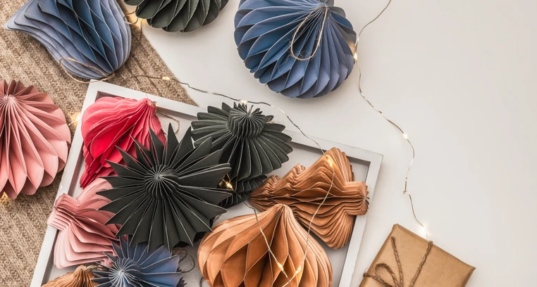 Check out these not-so-common Christmas theme ideas.